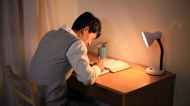 靈修 晚上 看書 昨天 