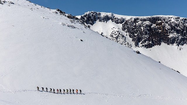 組團爬珠峰 凍死十餘人   是什麽讓他們拿命做交換